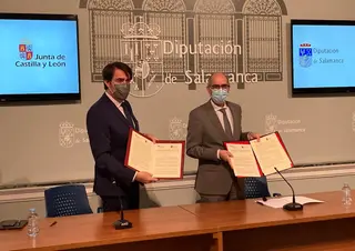 Suárez Quiñones y Javier Iglesias, durante la firma del convenio