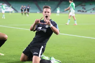 Leandro celebra un gol con la Balona | FOTO RB LINENSE