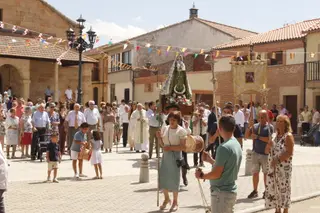 Procesión en Gomecello
