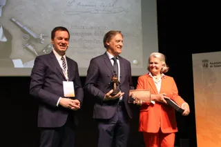 El alcalde de Salamanca, Carlos García Carbayo, recoge los Premios Santiago Ramón y Cajal en el marco de Salamanca Tech Summit