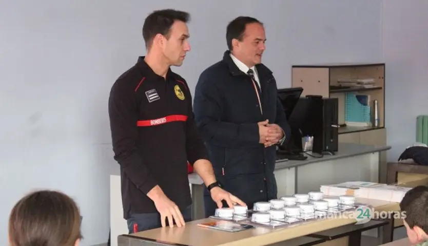 Primera jornada del programa de prevención y autoprotección ‘Aprende a protegerlos de un incendio en el hogar’ de la Escuela Municipal de Familia.