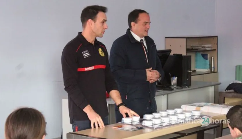 Primera jornada del programa de prevención y autoprotección ‘Aprende a protegerlos de un incendio en el hogar’ de la Escuela Municipal de Familia.