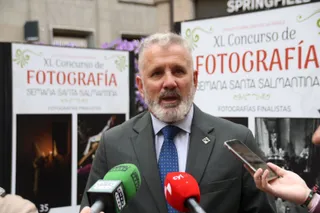 Inauguración de la exposición de fotografías que concursan para ser el cartel de la Semana Santa Salmantina 2025