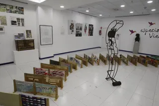 Centro Comercial Vialia. Exposición 'Historia de los pupitres'.