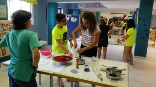 El Verano Joven convierte en chefs por un día a una veintena de chavales