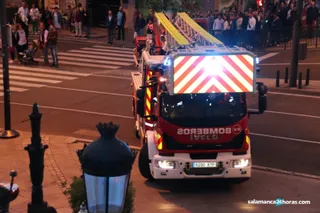Bomberos en calle Zamora 1