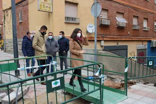 La concejala de Medio Ambiente, Miryam Rodríguez, visita las obras de renovación de redes del barrio Garrido