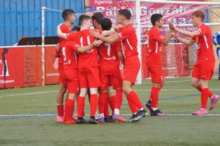Los jugadores del Santa Marta LN celebran un gol ante el Burgos Promesas / FOTO SALAMANCA24HORAS.COM