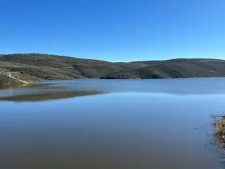 Presa, embalse y río del Agueda. Foto de archivo