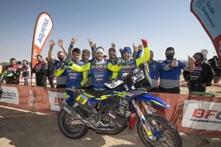 Santolino, tras cruzar la meta del Dakar 2022.