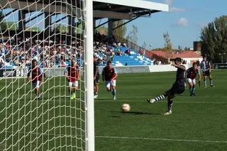 Dani García marca de penalti ante el Real Unión de Irún | FOTO MIKEL ANTÚNEZ