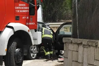 Un herido grave y otro leve en una colisión en Carbajosa