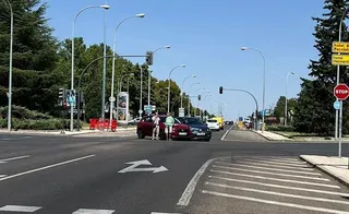 Colisión entre dos vehículos en avenida Raimundo de Borgoña. Foto S24H