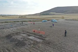 Prospección geofísica y excavación arqueológicas a los pies del Cerro Castarreño (Sector Los Andinales) (13/09/2021). Autoría: José Costa