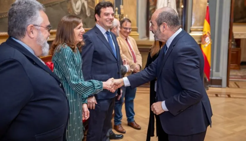 Charo García de Arriba en el Senado presenta la historia de Las Claras