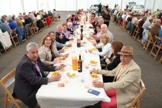 Comida por el día de los Mayores en Villamayor