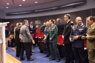 Entrega de diplomas de reconocimiento a los policías jubilados y honorarios