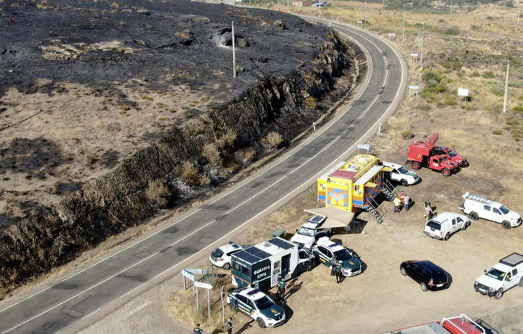 Cerca De 60 Efectivos Y Cinco Medios A&eacute;reos Participan En El Operativo De Extinci&oacute;n Del Incendio Forestal De Fermoselle