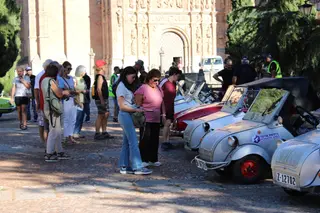 El clásico coche Biscúter llega a Salamanca gracias al I Encuentro de Microcoches de Castilla y León