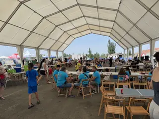 Villamayor comida interpeñas y mercado artesanal