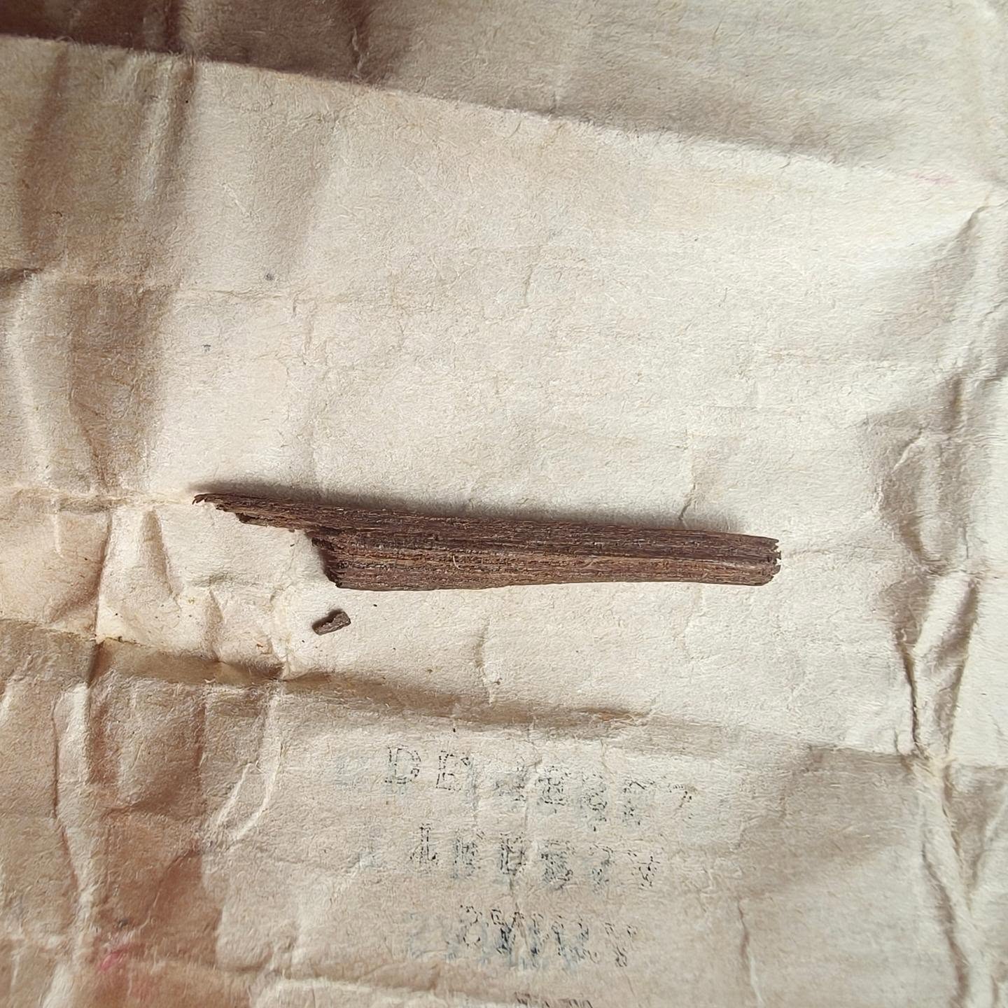 La Astilla Encontrada Junto Al Papel De La Reliquia Aut&eacute;ntica De Santa Teresa En La Casa De Fernando Gallego. Ayuntamiento De Villoria