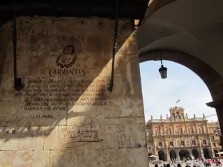 Inscripción de Miguel de Cervantes en la plaza del Corrillo | EP