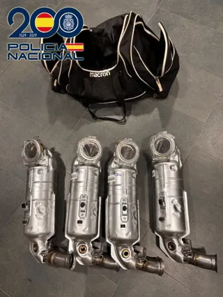 La Policía Nacional detiene a dos varones por sustraer varios catalizadores nuevos de un camión | S24H