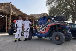 Pedro García Andrés y José Carlos Prats Varillas con el buggie en Merzouga