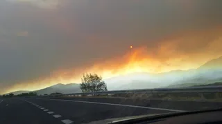 Instantánea tomada en carretera en la frontera entre Cáceres y Salamanca con motivo del incendio de Jarilla | EP