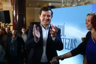 Mañueco celebrando su triunfo en Salamanca en las Elecciones a las Cortes de Castilla y León 2026 | Mateo G.J