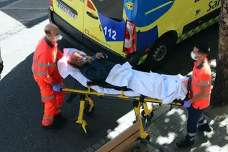 Ambulancia en avenida de Mirat 2