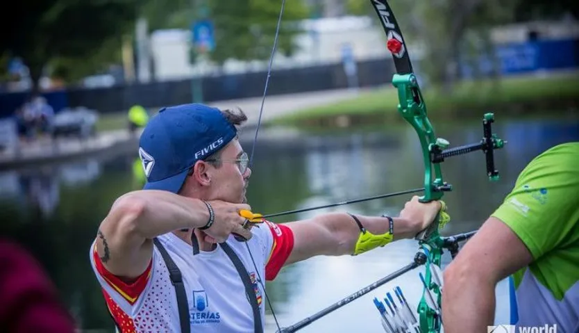 Carlos Iglesias, nueve veces campeón de España, en una competición de tiro con arco