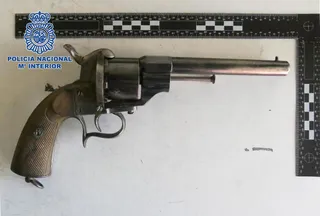Un palentino encuentra escondido en un armario, que había cambiado varias veces de dueño, un revólver del tipo 'Lefaucheux' de 1850