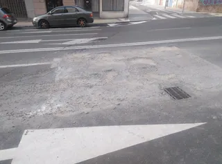 FOTODENUNCIA | Un remate "chapuza" después de la reparación de una alcantarilla en Comuneros
