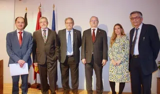 "El Sistema Nacional de Salud necesita más profesionales y centros sanitarios humanizados"