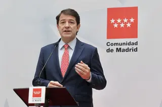 Alfonso Fernández Mañueco, presidente de Castilla y León, en la investidura de Isabel Díaz Ayuso como presidenta de Madrid