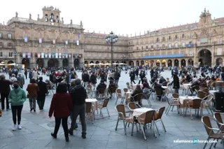 Ambiente de este sábado, 27 de marzo, en el centro de Salamanca
