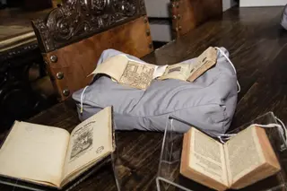 La Biblioteca General Histórica recibe varios libros antiguos de la colección de Manuel Andrino