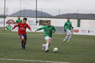 El Guijuelo encuentra un valioso premio para su buen juego, aunque pide la hora