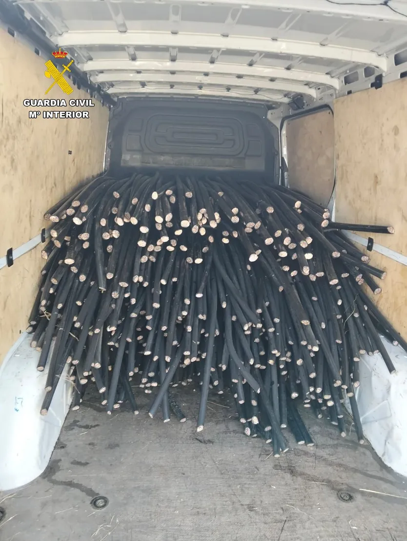 Furgoneta con cobre incautado en Lumbrales