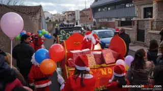 Cabalgata de Papá Noel en Alba de Tormes. Foto de archivo