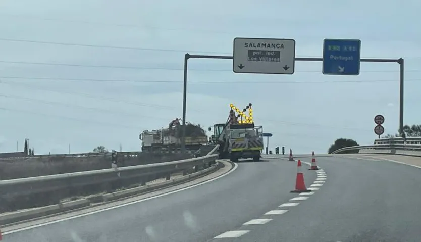 Cierre de la entrada al polígono de Los Villares por la A 62 (3)