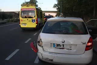 Herido un motorista de 18 años al chocar contra un turismo en la Vía Helmántica