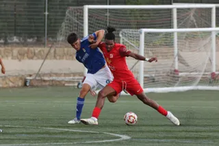 Mano Tata, ante el Oviedo Vetusta | FOTO UD SANTA MARTA