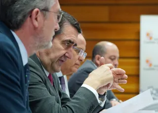 El consejero de Medio Ambiente, Vivienda y Ordenación del Territorio, Juan Carlos Suárez-Quiñones, presenta un informa con los daños a la ganadería del lobos en 2024 - Miriam Chacón (ICAL)
