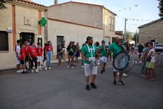 Correpeñas con charanga en La Velles