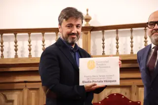 Entrega del premio María Teresa Aubach de la Comunicación a Eladio Portela Vázquez