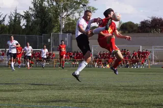Imagen del derbi entre la UD Santa Marta y el Salamanca CF UDS | FOTO SALAMANCA24HORAS.COM
