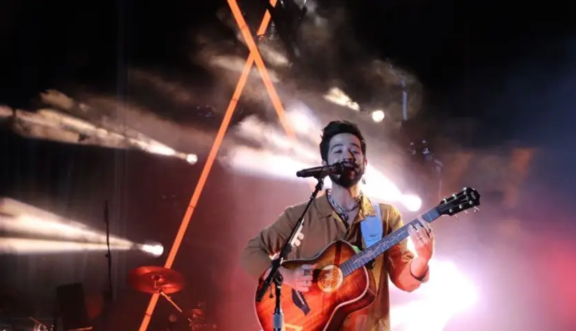 camilo al incio del concierto