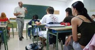 La Junta distribuirá 9.000 libros económicos y financieros en centros docentes